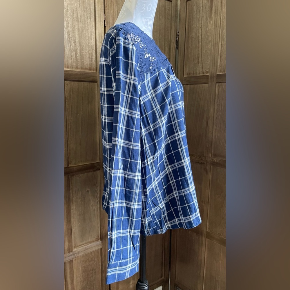 NWT Simply Vera Vera Wang Plaid Blouse. - Picture 3 of 6